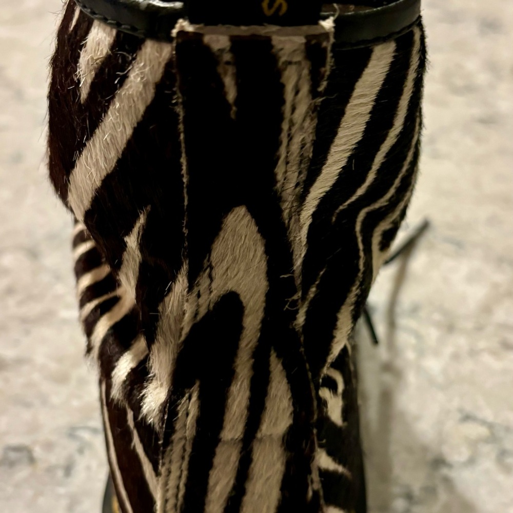 DR. MARTENS Zebra🦓Print REAL fur boots, 9 - Picture 8 of 8